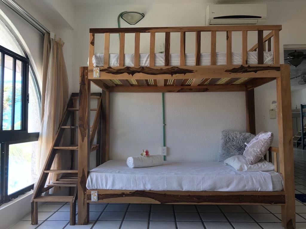 La Isla Playa Hostel *